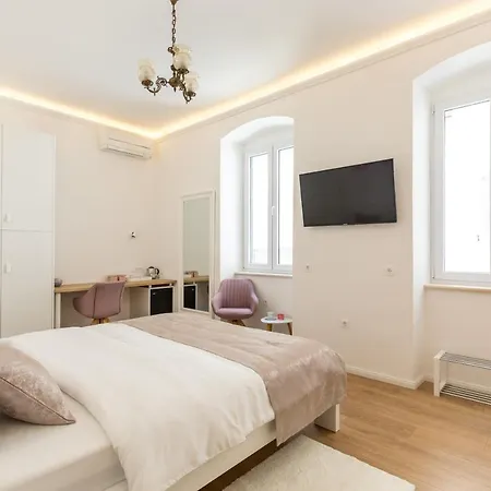 Luxury In The Center Of - Maniva 4*