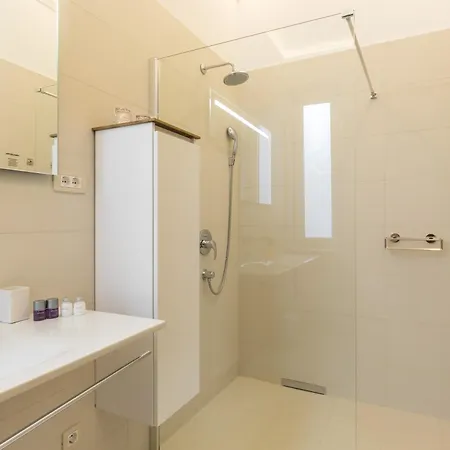 Luxury In The Center Of - Maniva 3*