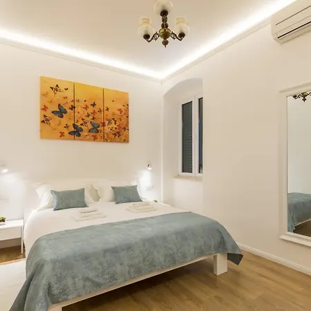 Konukevi Luxury In The Center Of - Maniva 3*