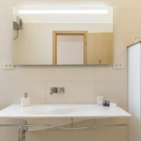 Konukevi Luxury In The Center Of - Maniva